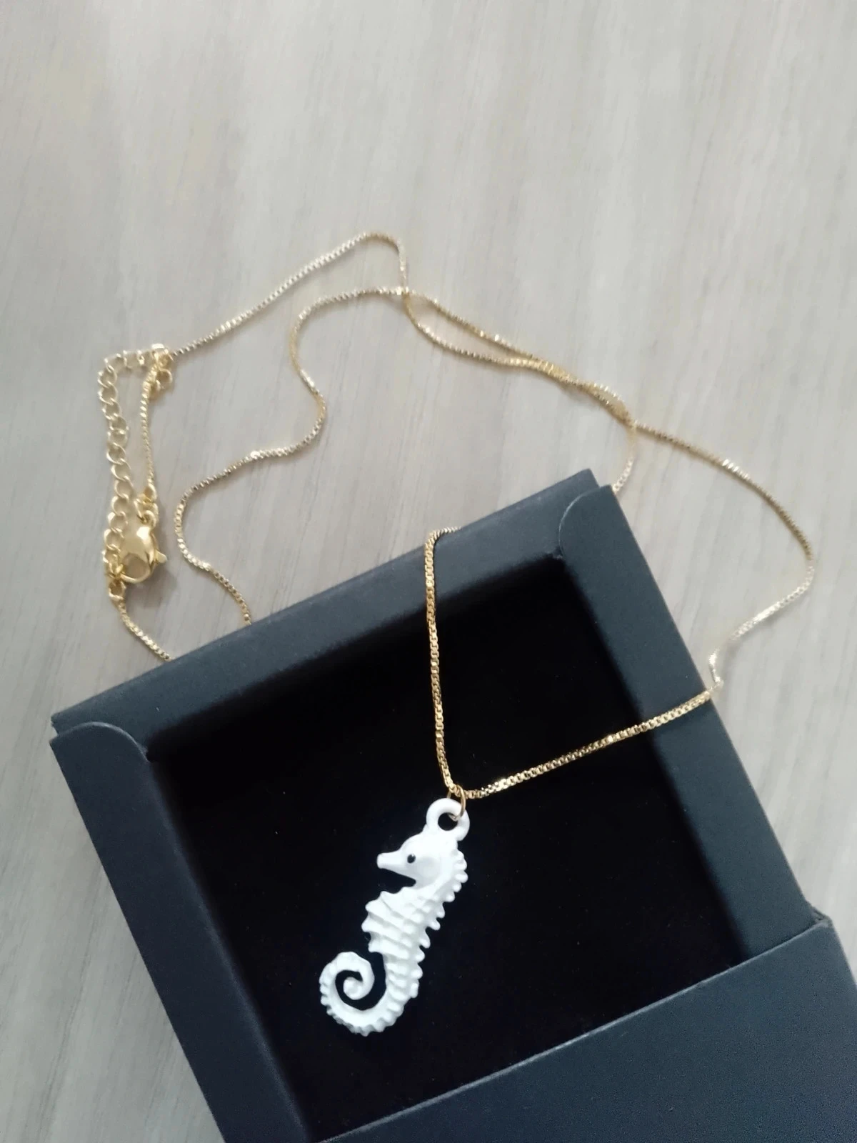Collier bohème hippocampe blanc – photo 3